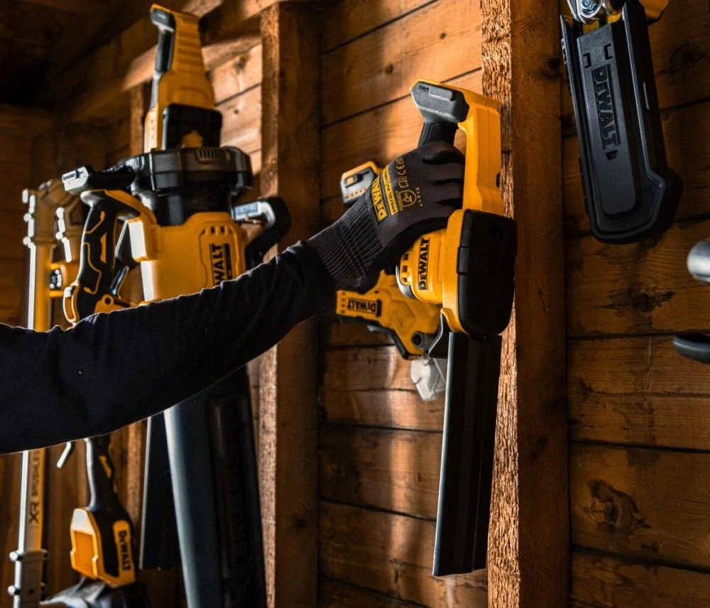 DCMHT520N DeWALT aku nůžky na živý plot 20 cm, 18V  (bez aku a nabíječky)