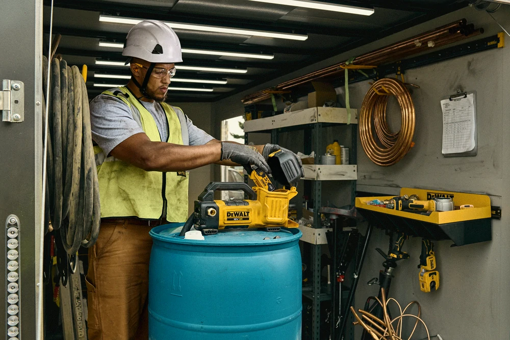 Akumulátorové přečerpávací čerpadlo 18V XR DeWALT DCE050