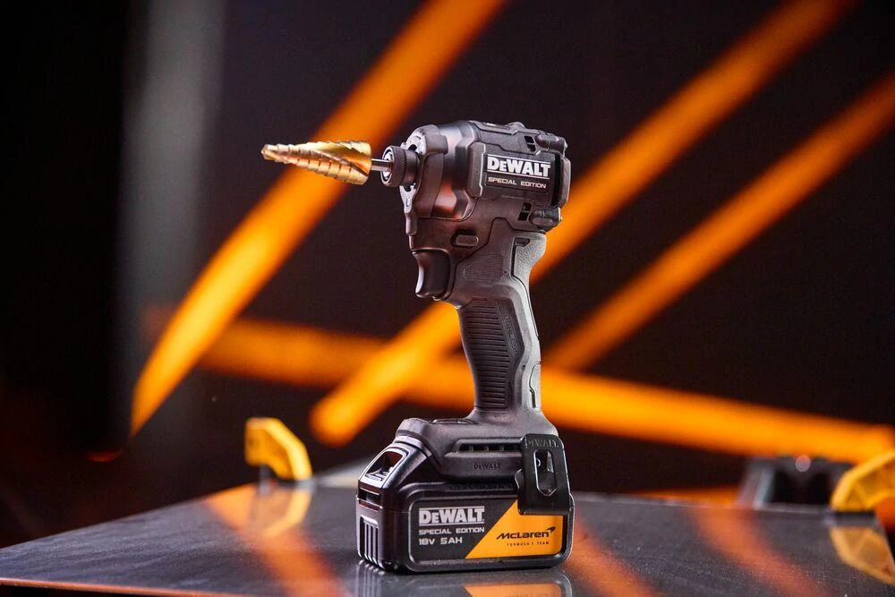 DCF86MP1T DeWALT Aku bezuhlíkový rázový utahovák 1/4" 18V XR 1x 5,0 Ah McLaren edition TSTAK