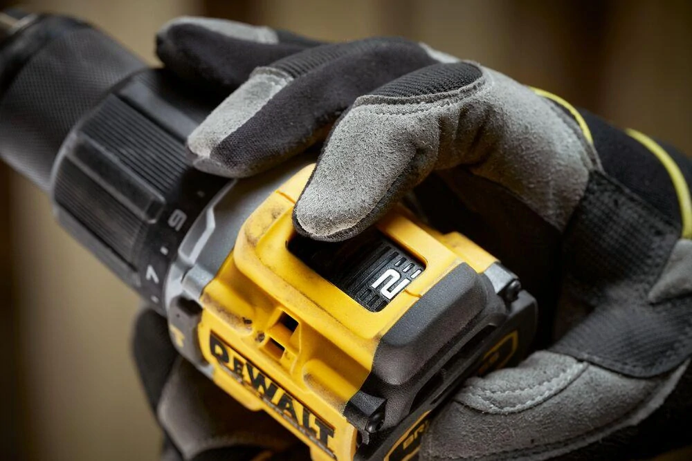 DCD799NT-XJ DeWALT aku bezuhlíková příklepová vrtačka 18V XR, TSTAK, samostatný stroj