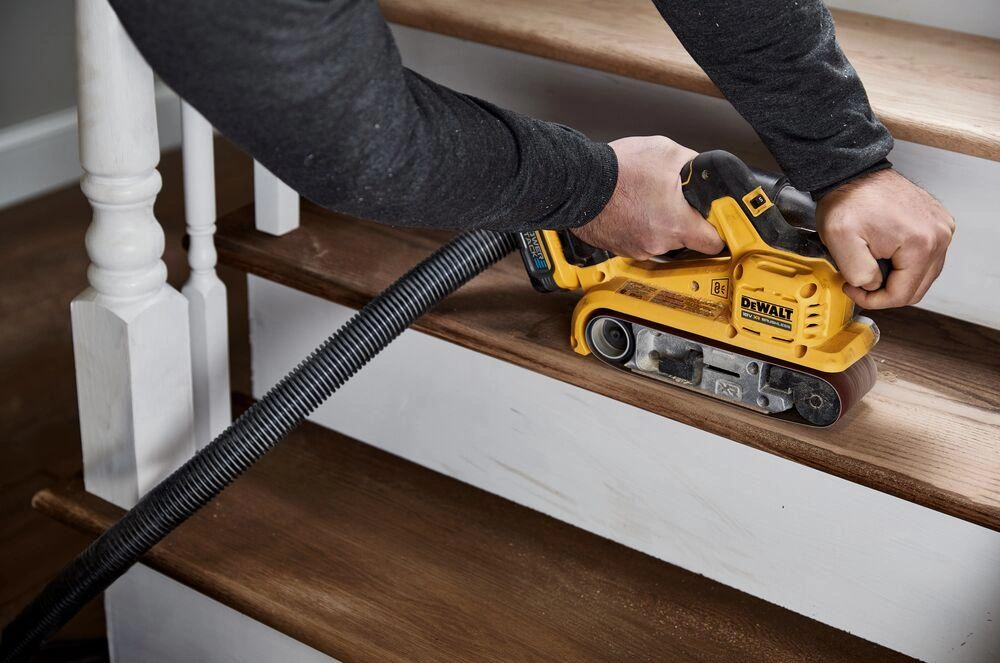 DCW220N DeWALT Elektronická aku pásová bruska 75x533mm 18V XR, samostatný stroj